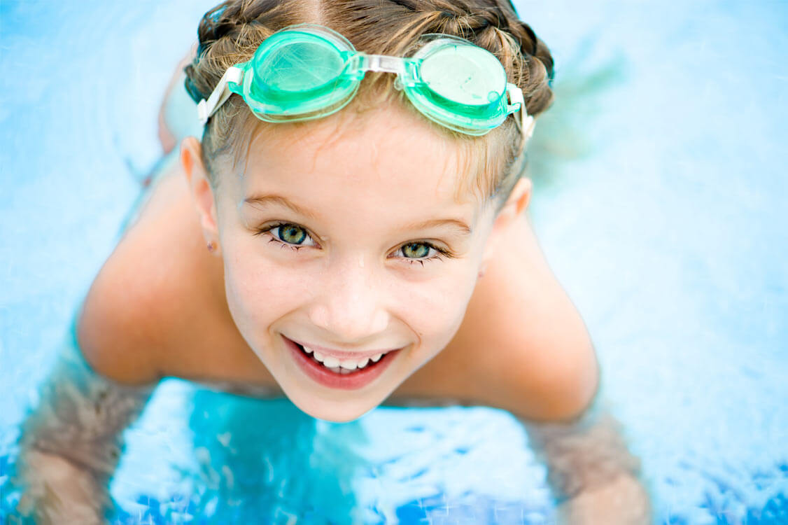 Mädchen im Hoteleigenen Schwimmbad