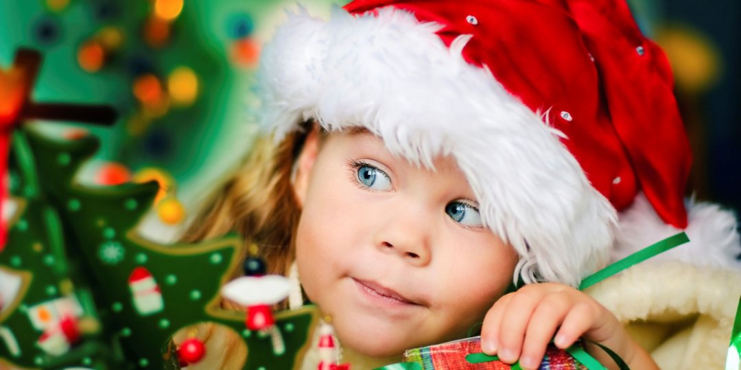 Weihnachten Kind mit Weihnachtsmütze